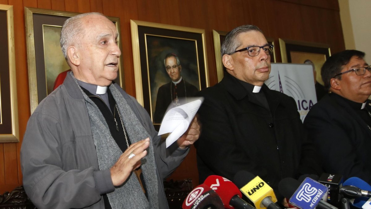 “Es nuestra costumbre hablar muy claro a la gente y movilizar a la gente si fuera necesario”, dijo Arellano. “No hemos decidido todavía nada, pero haremos algo en todas las ciudades el mismo día”.