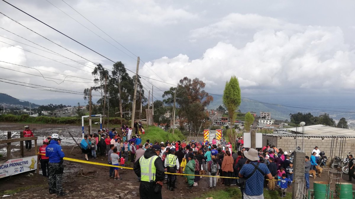 El deslizamiento se registró en el barrio Santa Teresita, en Conocoto.