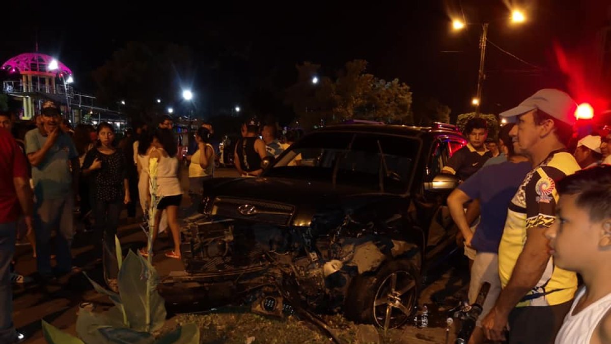 Al lugar llegaron miembros del Cuerpo de Bomberos quienes socorrieron a los heridos, los entablillaron y posteriormente los trasladaron a una casa asistencial para su recuperación.