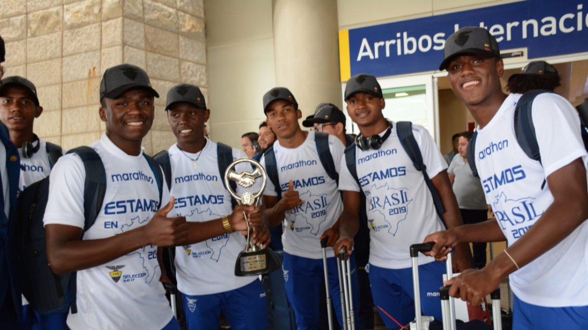 El gran ausente de la delegación tricolor fue el técnico Javier Rodríguez, quien estaba regresando en bus desde Lima, cumpliendo una cábala por clasificar a su cuarto Mundial.