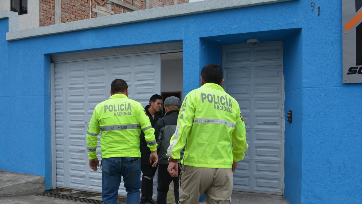 La empresa funcionaba en la ciudadela España y hasta el sitio acudieron agentes del COSP y del Ministerio del Interior y decomisaron los equipos con los daban el servicio.