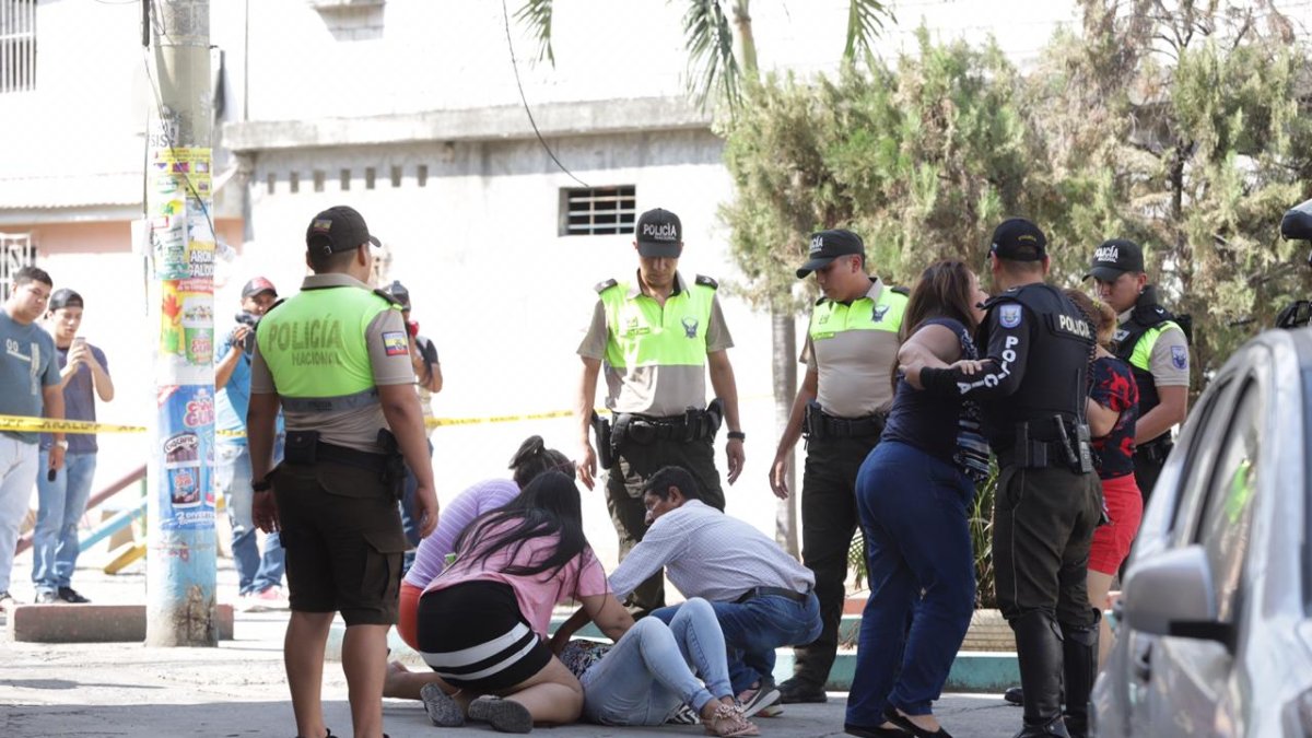 Una mujer se desmayó cuando llegó al lugar y vio a su familiar muerto.