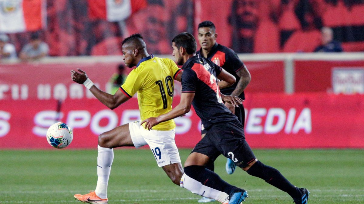 Ecuador pudo vencer a su similar Perú en un encuentro amistoso.