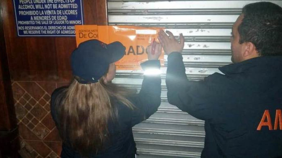 Este operativo tuvo como resultado el levantamiento de actos administrativos de inicio con medida cautelar de clausura a 10 locales que ejercían actividades económicas sin la LUAE.