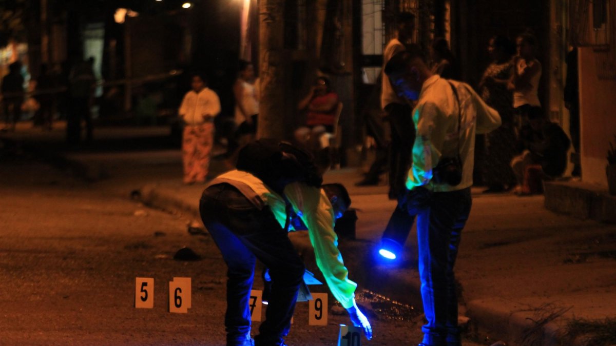 Personal de Criminalística hizo un reconocimiento del lugar y tomó varios indicios.