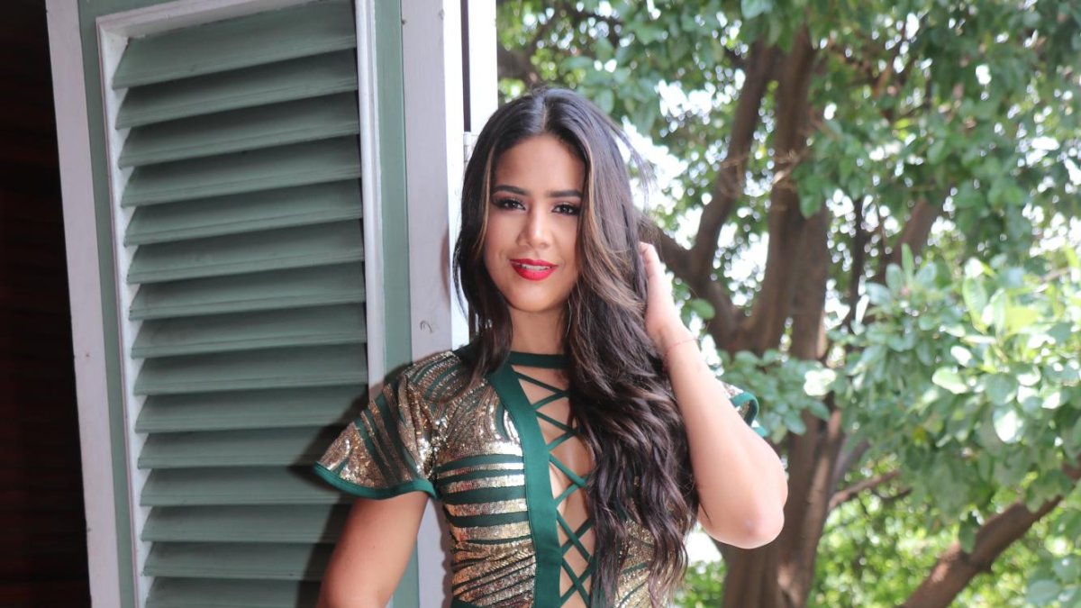 Michela es actriz en la telenovela Calle Amores de TC Televisión.