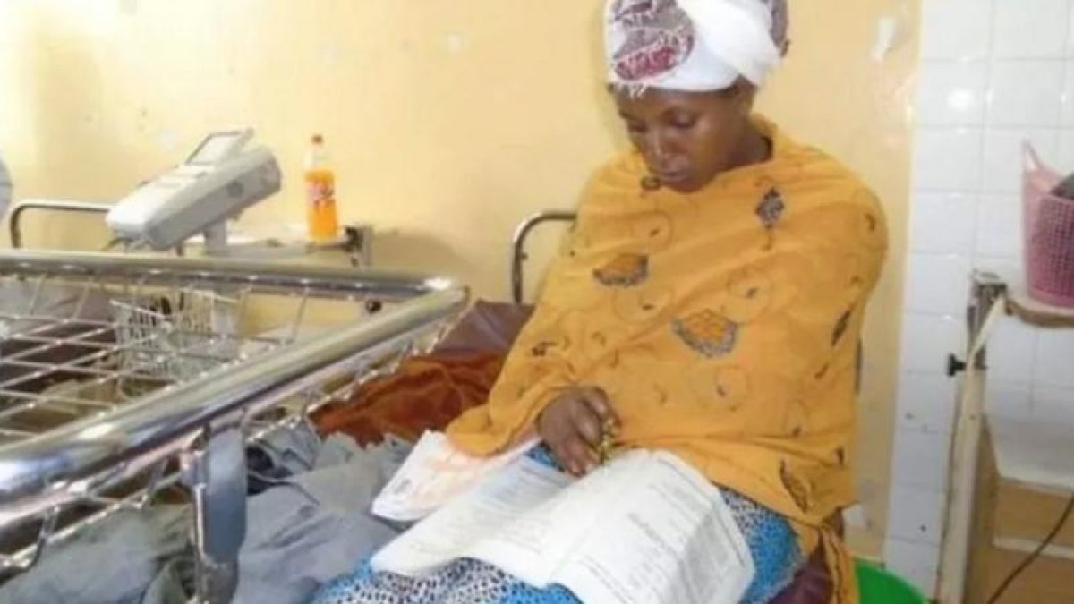 La recién parida en pleno examen.