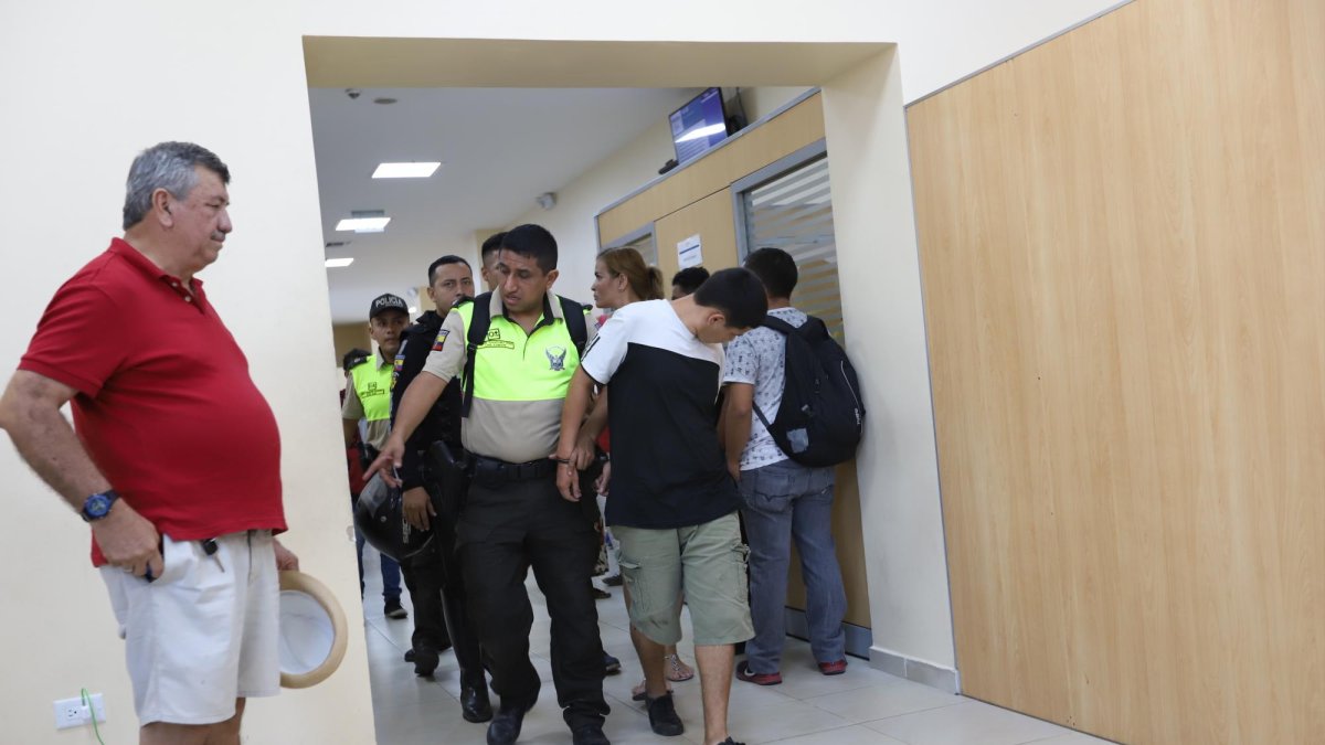 El robo sucedió durante 400 metros que el bus circuló desde el parque Guamote hasta el parque Paquisha, en la parroquia Pascuales.