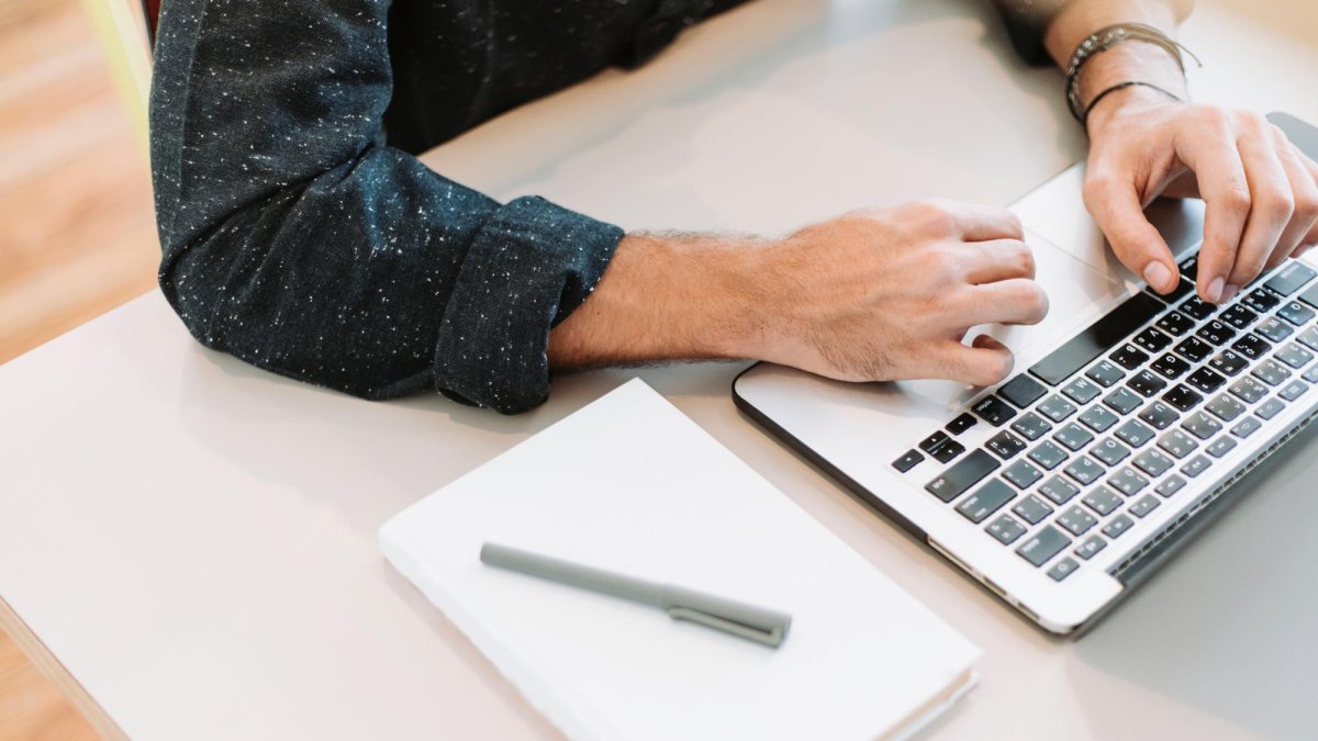 Referencial. Con el objetivo de disminuir las brechas de acceso a la educación superior y ampliar la oferta académica a nivel nacional, la Senescyt, crea el “Programa de Formación Profesional No Presencial”.