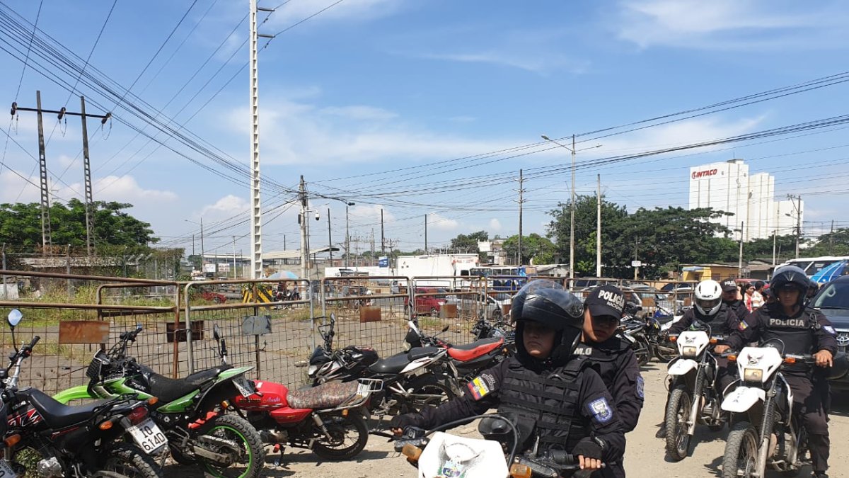 Familiares de los PPL alegan que no se les permite el ingreso al centro penitenciario. El estado de salud y la alimentación de sus parientes les preocupa.