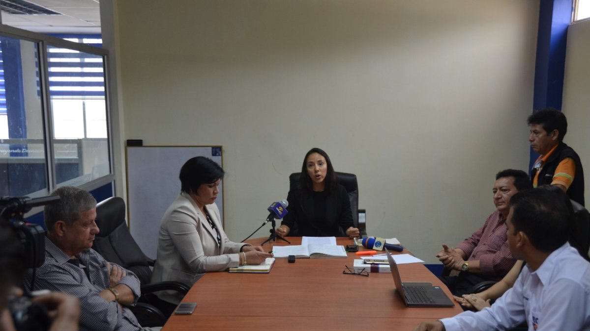 Este miércoles, por tercera ocasión, la presidenta subrogante, Andrea Bravo, suspendió la sesión en la que se elegiría al titular.