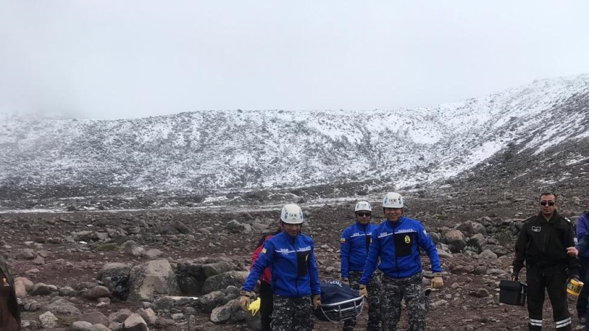 El cadáver fue rescatado por un equipo del Grupo de Operaciones Especiales (GOE)