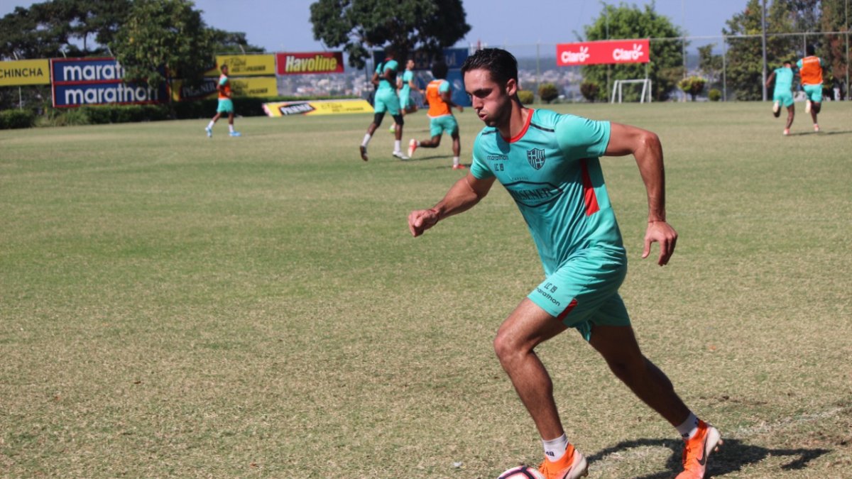 El jugador decidió quedarse en el conjunto amarillo con una sola meta: “quedar campeón”.
