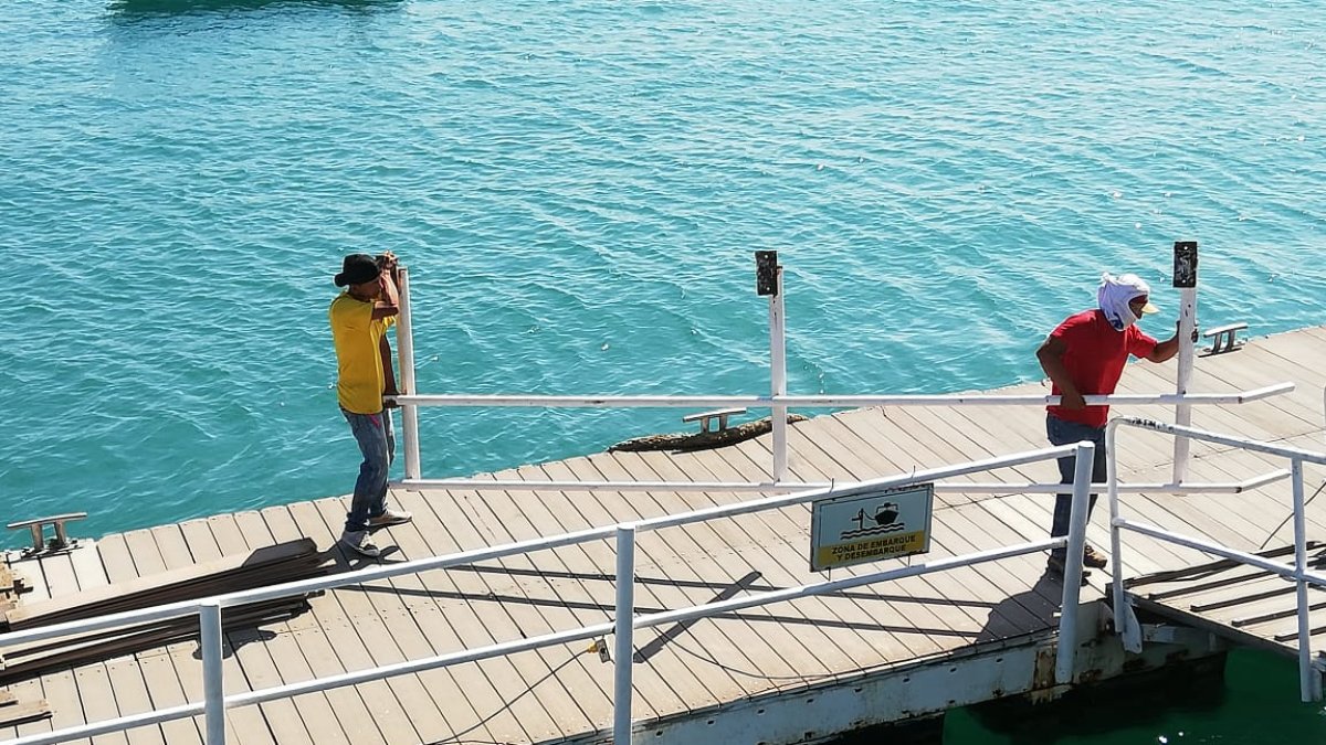 Para evitar contratiempos con los cientos de turistas que diariamente acuden al lugar, la Capitanía de Puerto de Salinas dispuso la prohibición de ingreso a este lugar.