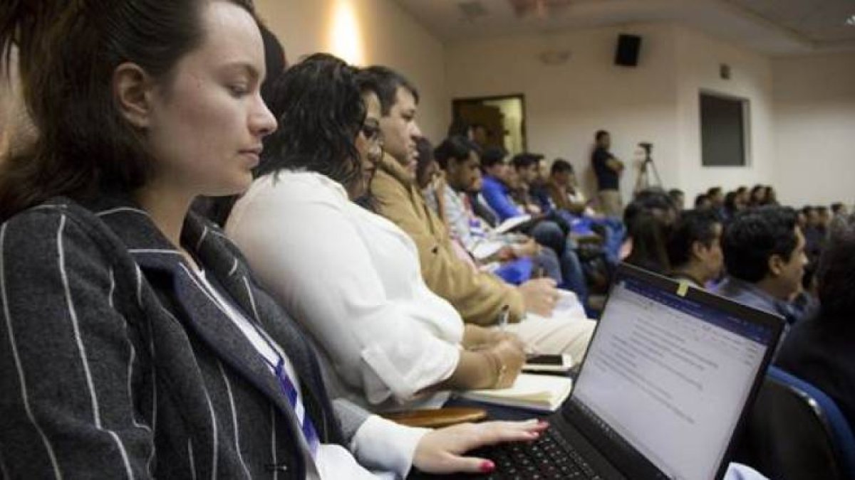 El programa otorga mensualmente un salario básico unificado, por el tiempo de duración de los estudios del becario.