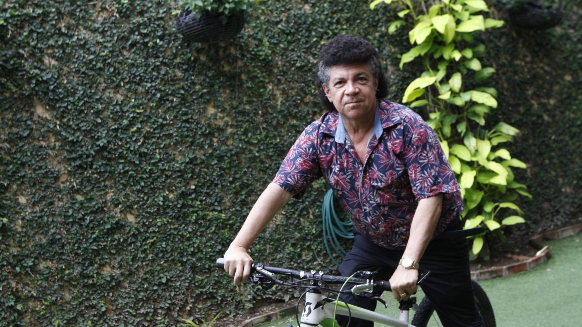 El compositor y músico Gustavo Pacheco vive ahora con su hija Ámar en el norte de la urbe.