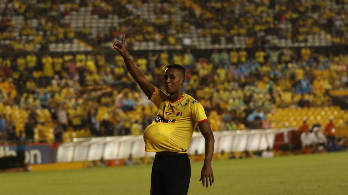 Fidel Martínez marcó un doblete para su equipo