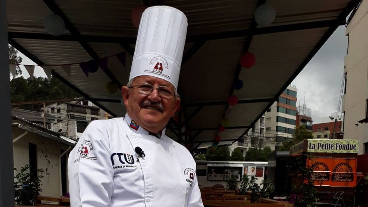 El chef Alberto Guzmán, quien lleva 36 años ininterrumpidos en la pantalla chica, analiza la importancia de los programas de gastronomía en la televisión.