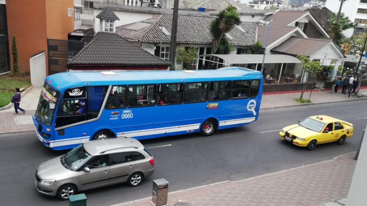 La medida se da por los trabajos de repavimentación en varias calles de Quito.