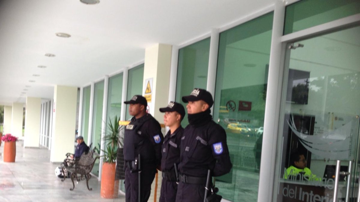 Fue necesaria la presencia de miembros policiales a fin de evitar confrontaciones. Hasta el momento, se desconoce la hora en la que culminará la diligencia.