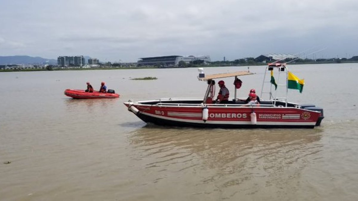 La mujer habría caído al río Daule desde el puente de la Unidad Nacional.