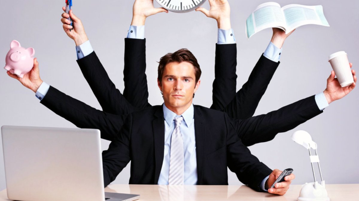 Una parte de la población trabaja demasiadas horas y otra lo normal.