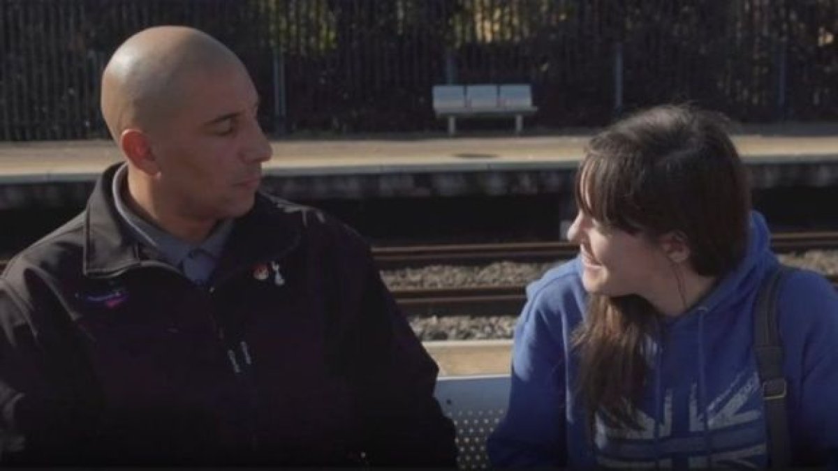 Ashley y Liv se reencontraron después de 18 meses cuando se toparon en una estación de tren mientras la mujer intentaba acabar con su vida.