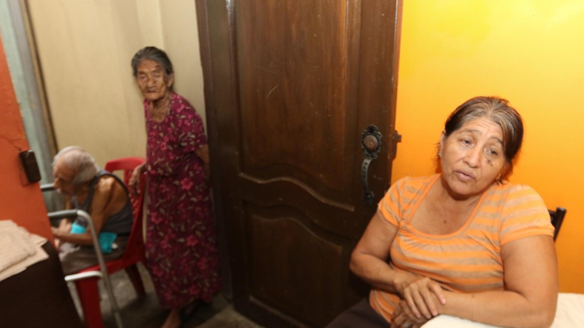 La hija, Lucía Quimí, es quien cuida a la pareja de abuelitos. Ella tiene diabetes y no trabaja a tiempo completo.