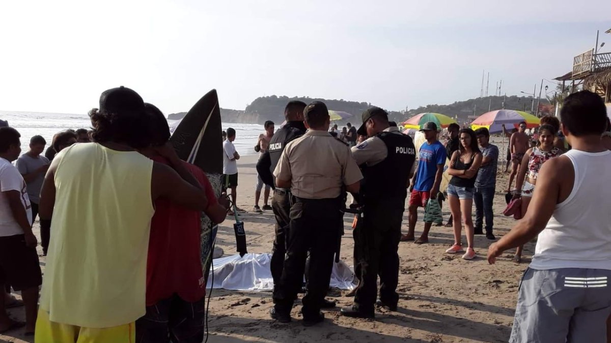 El cadáver fue llevado a la playa de Montañita, Santa Elena.