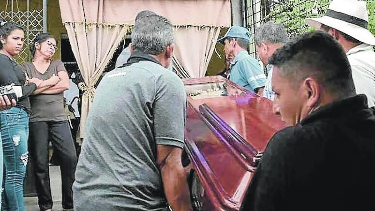 Los amigos del comunicador piden a las autoridades se investigue este crimen y se detenga al causante.