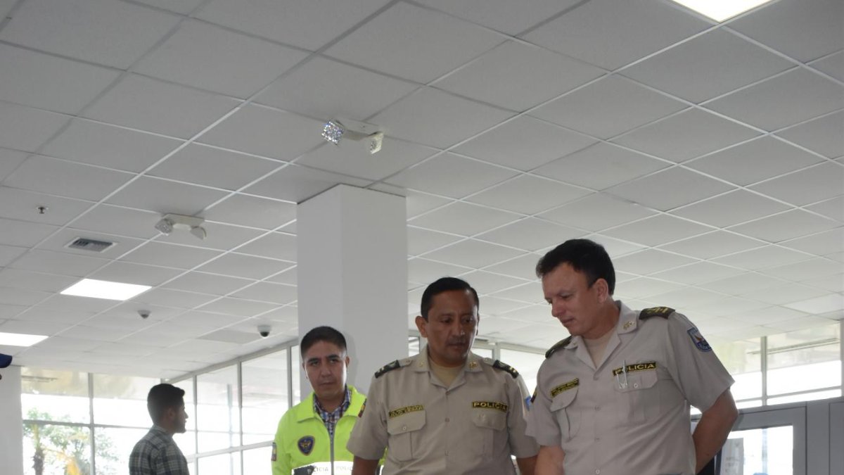 La droga iba en un auto que siempre evadía los controles policiales en la vía. En un taxi iban los custodios.