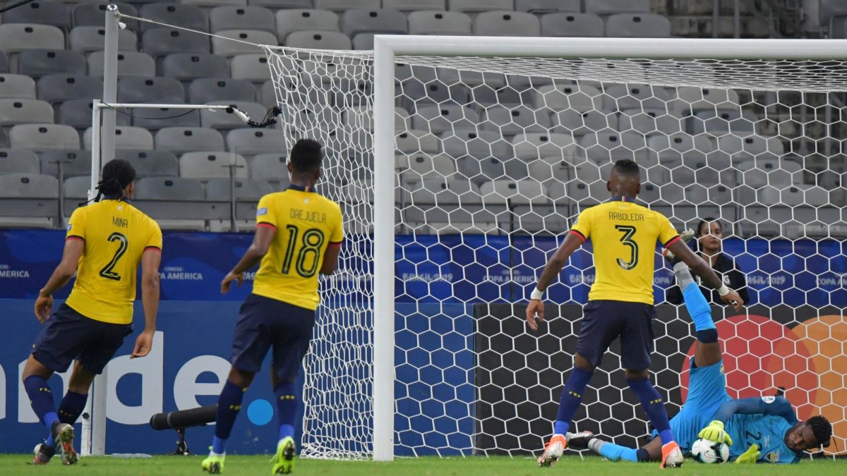 El arquero tricolor quiere que el técnico se quede en la Selección.