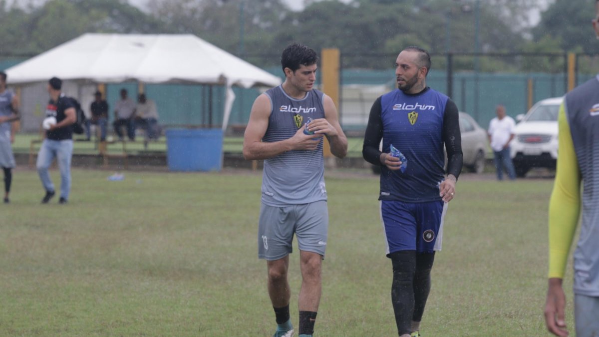 Danilo Carrera en plena pretemporada con Fuerza Amarilla en Machala.