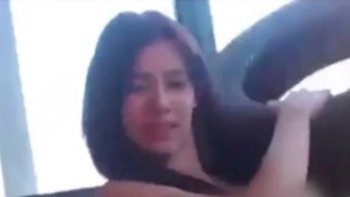 Viktoria, modelo porno, lanzaba llantas por la ventana mientras grababa un video, hiriendo a una adolescente.