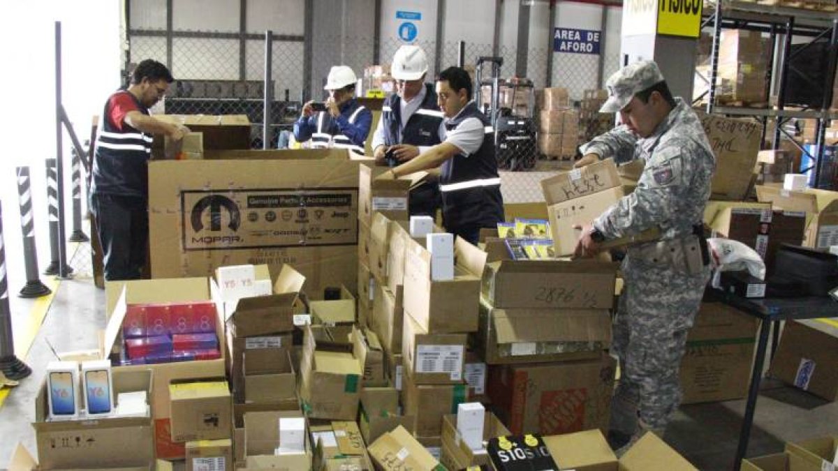 En el operativo de control, se hallaron teléfonos celulares, drones y otros dispositivos.