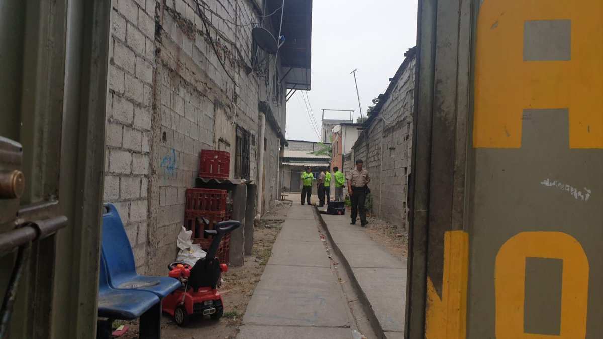 La señora recibió más de tres puñaladas en el tórax. El agresor luego del ataque huyó.