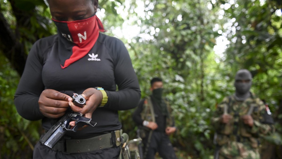 A las mujeres se les exige igual que a los varones en el cumplimiento de sus tareas.