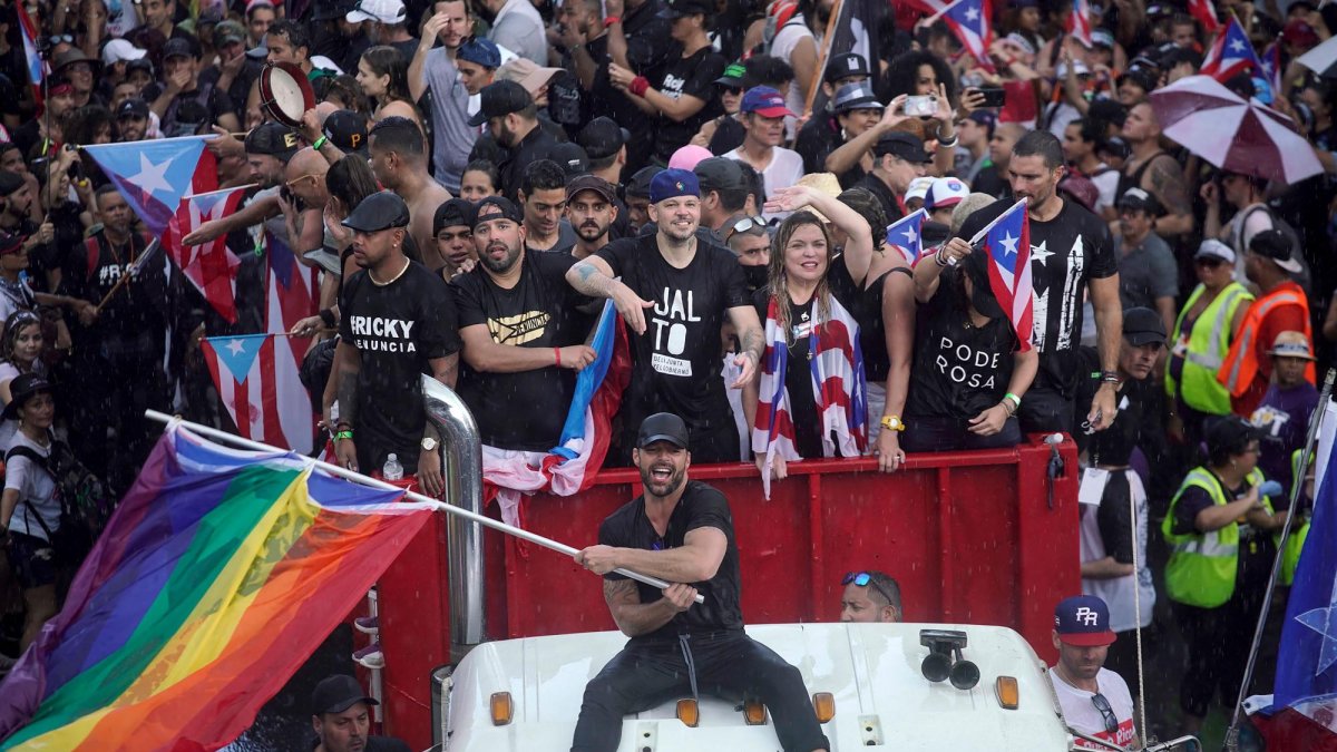 Célebres cantantes boricuas han expresado su satisfacción tras la dimisión del polémico funcionario.