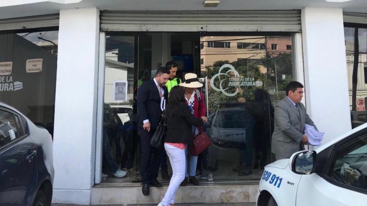 La causa legal continúa siendo investigada.