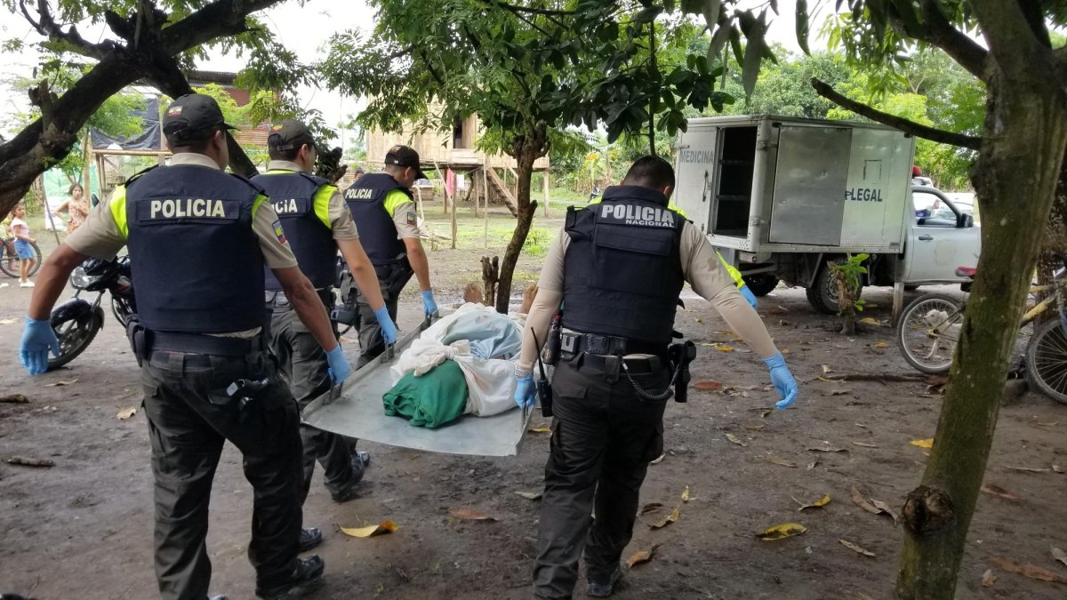 Tras el hallazgo, los demás moradores fueron alertados y pidieron la presencia de una ambulancia.