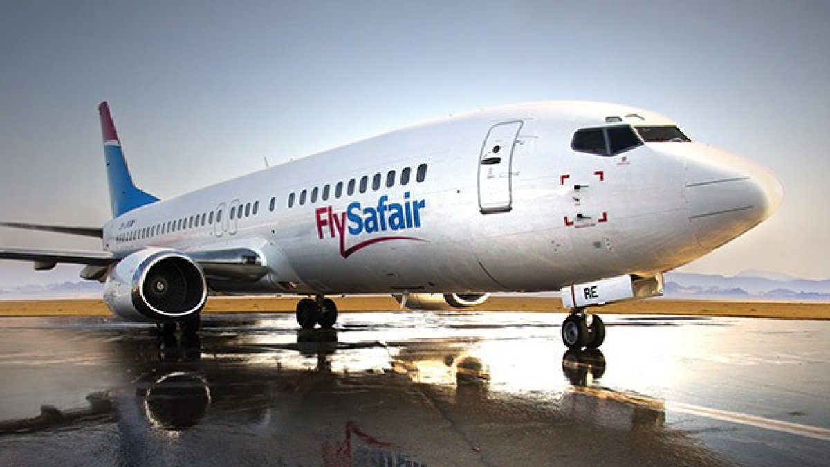 Los encargados de limpieza del avión FlySafair descubrieron un feto abandonado en el baño.