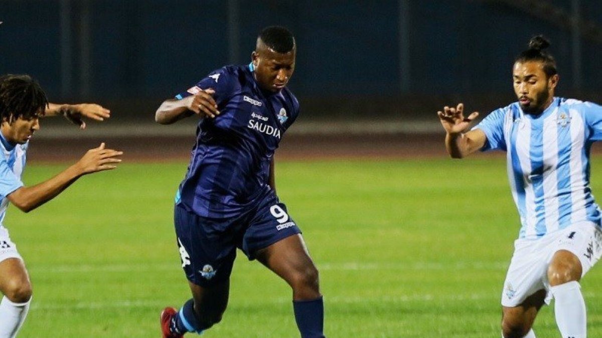 Un dirigente de Macará habló sobre el enredo en la transferencia de Jhon Jairo Cifuente a Barcelona y aclaró que el futbolista continuará su carrera en el club guayaquileño.