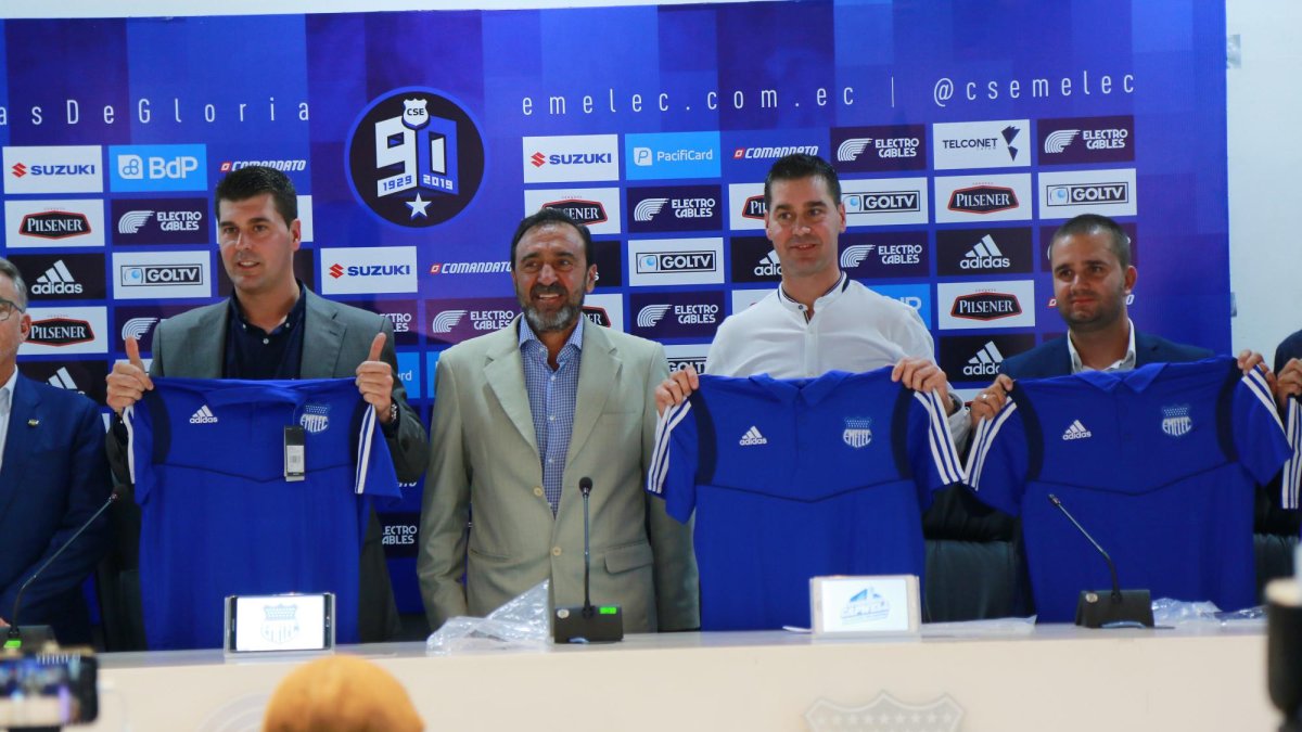 Rescalvo, que dejó la semana pasada al líder, Independiente, para aceptar el proyecto de Emelec, tendrá una difícil prueba ante Olmedo en su afán de rescatar de una crisis futbolística al equipo.