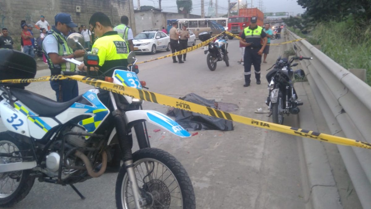 Se pudo identificar al fallecido porque tenía en su espalda una mochila con varios documentos personales. Al sector acudieron familiares del occiso para comprobar su deceso.