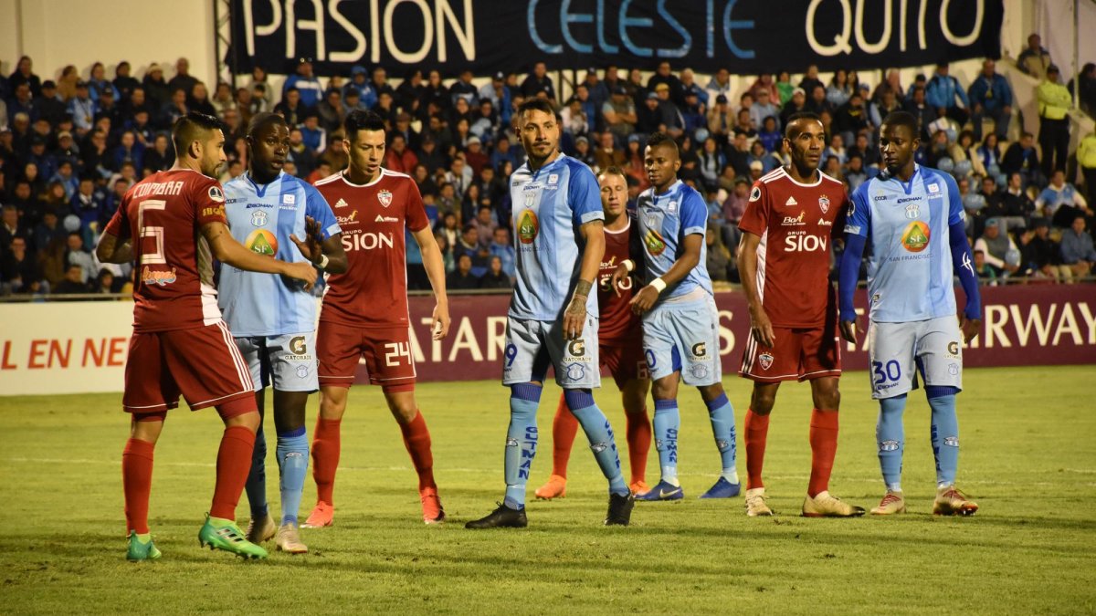 Los jugadores no lograron mantener el resultado para Macará y dos minutos antes del final el Royal Pari marcó el 2-3 que los clasificaba.