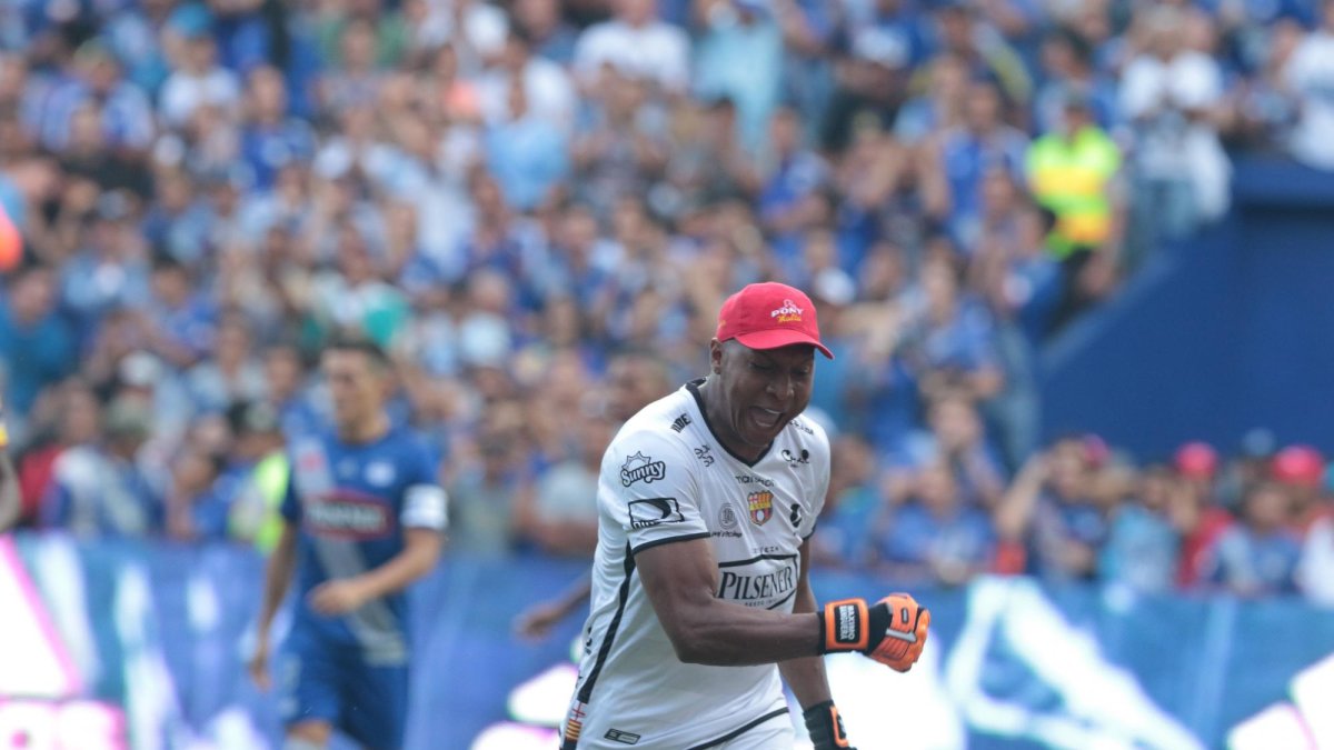 “Dejen al muchacho tranquilo. En un joven y como cualquier niño puede cometer un error. No fomentemos la violencia”, dijo el portero amarillo.