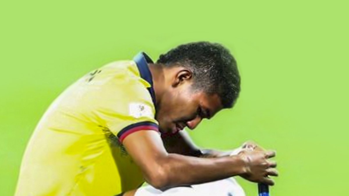 Luis Estupiñán, en su inolvidable imagen después de vencer a Italia y quedarse con el tercer lugar en el Mundial sub20.