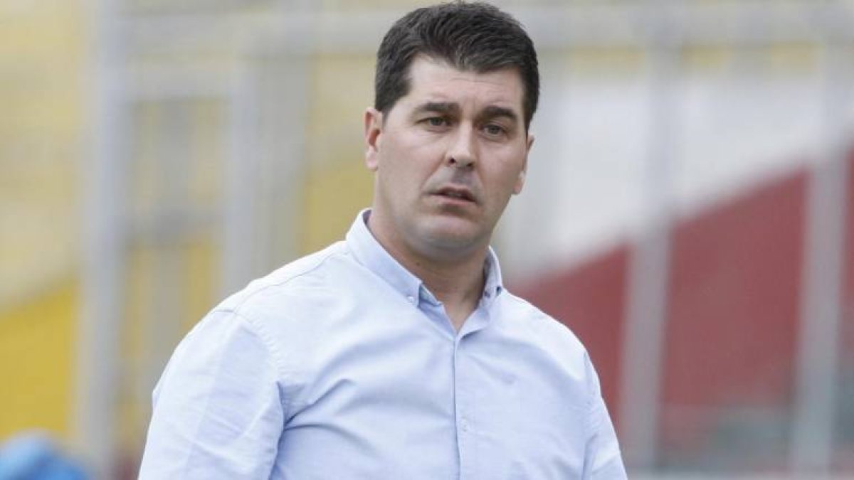 ¿Quién es este joven entrenador español y cuáles deben ser sus prioridades al frente del Bombillo?