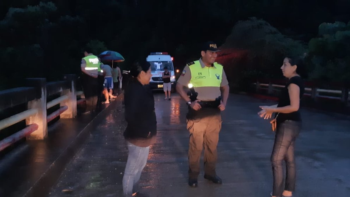 Las labores de búsqueda de los turistas continúan en la zona del incidente.