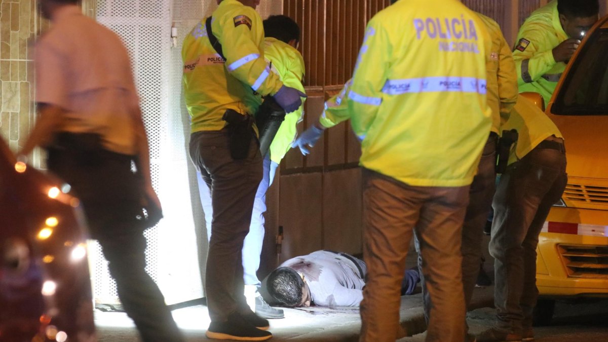 Édgar Silva Palma fue baleado junto a su carro. Policía investiga crimen.